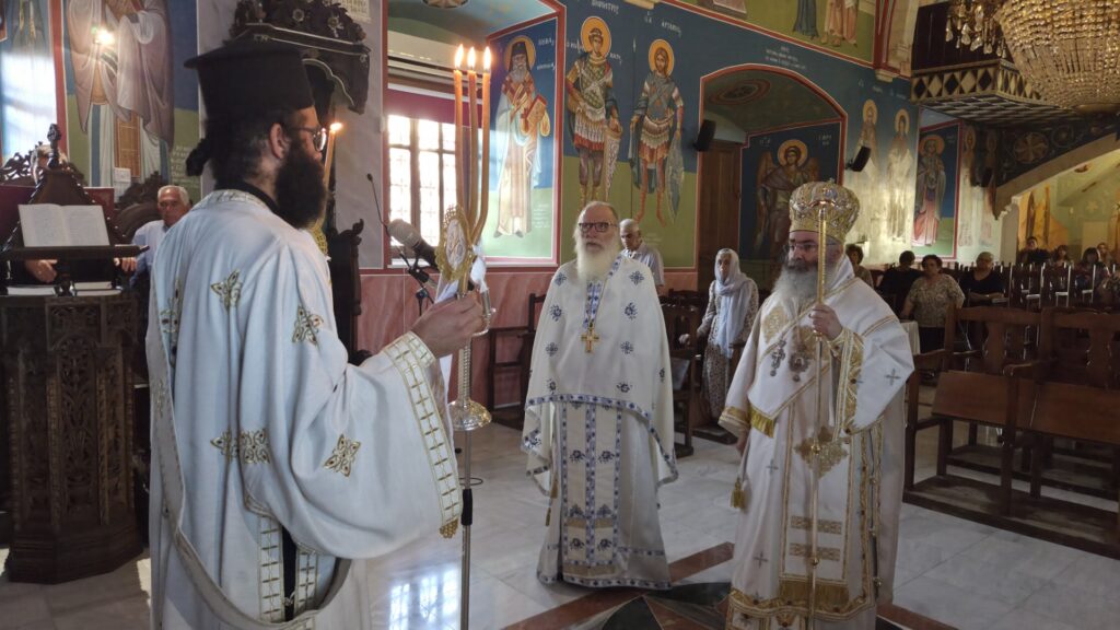 Ο-Επίσκοπος-Αμαθούντος-στον-iερό-nαό-Αποστόλων-Πέτρου-και-Παύλου-στην-κοινότητα-της-Ασγάτας
