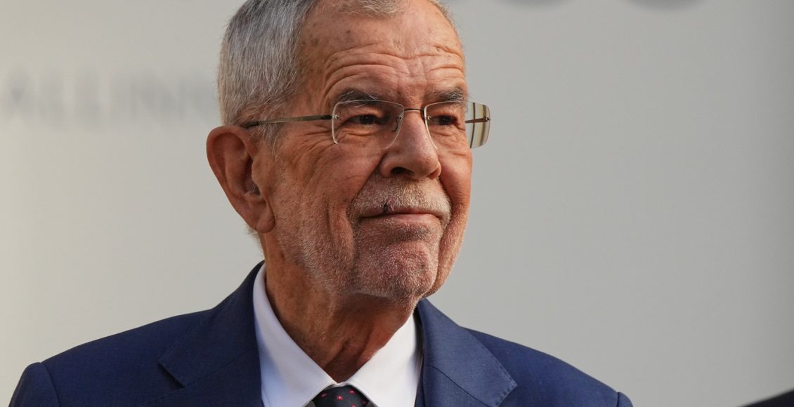 Ασυνήθιστη-έκκληση-από-τον-πρόεδρο-της-Αυστρίας-–-zητά-από-γονείς-να-αφήσουν-τα-παιδιά-τους-να-ξενυχτήσουν-για-το-Μουντιάλ
