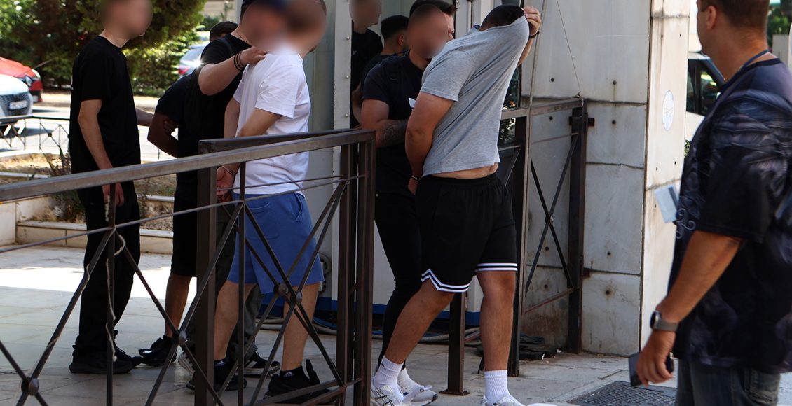 Πώς-δρούσε-η-ομάδα-χούλιγκαν-που-είχε-μετατρέψει-την-Αθήνα-σε-πεδίο-μάχης-–-Η-σχέση-με-τη-δολοφονία-Κατσούρη,-τα-ναρκωτικά-και-οι-εκβιασμοί