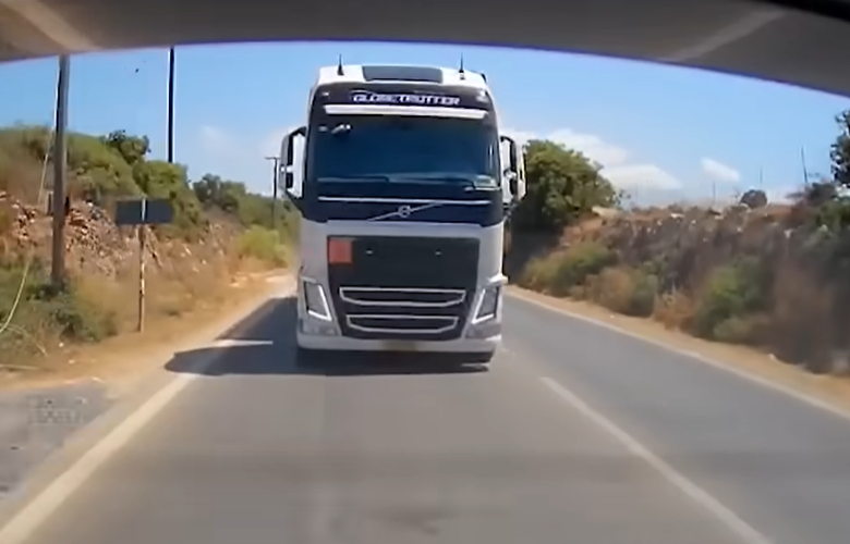 Συνελήφθη-ο-οδηγός-του-βυτιοφόρου-για-την-επίκινδυνη-προσπέραση-στα-Χανιά-–-Δείτε-βίντεο