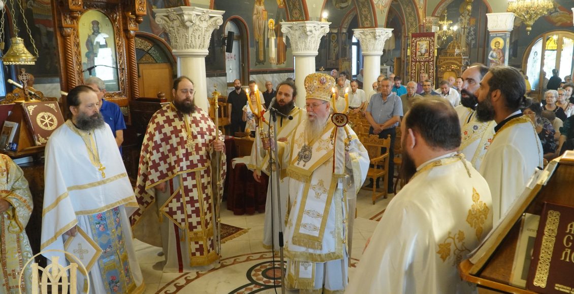 Ο-Μητροπολίτης-Φιλίππων-στον-πανηγυρίζοντα-Ιερό-Ναό-Αγίων-Αναργύρων-στην-Ακρόπολη-της-Θεσσαλονίκης