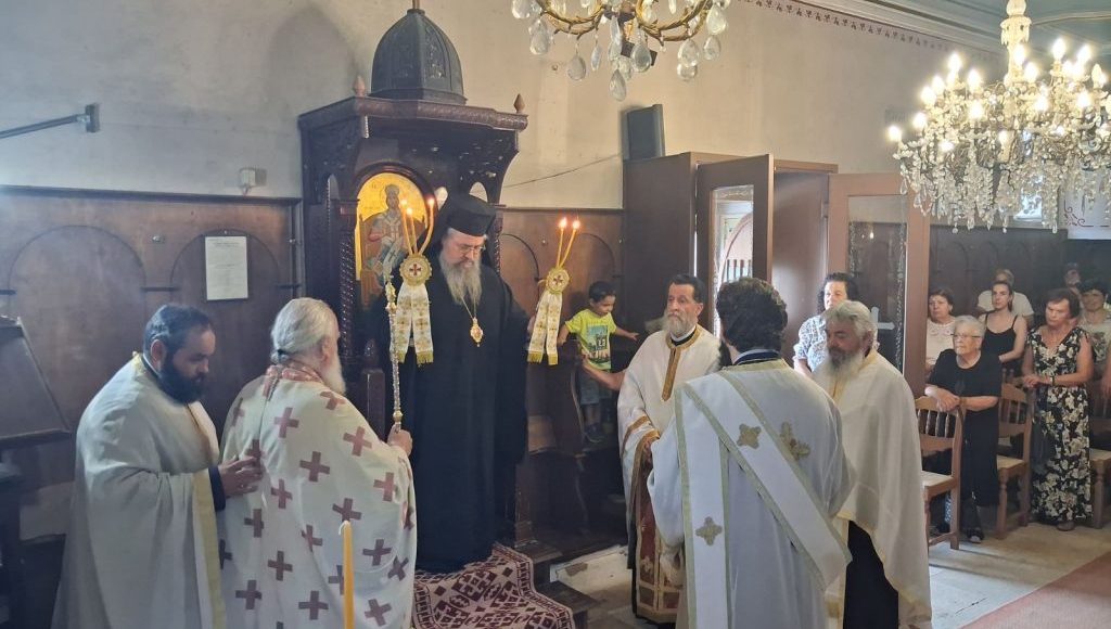Ο-Μητροπολίτης-Λευκάδος-στον-πανηγυρίζοντα-Ιερό-Ναό-Αγίων-Αναργύρων-Πηγαδησάνων