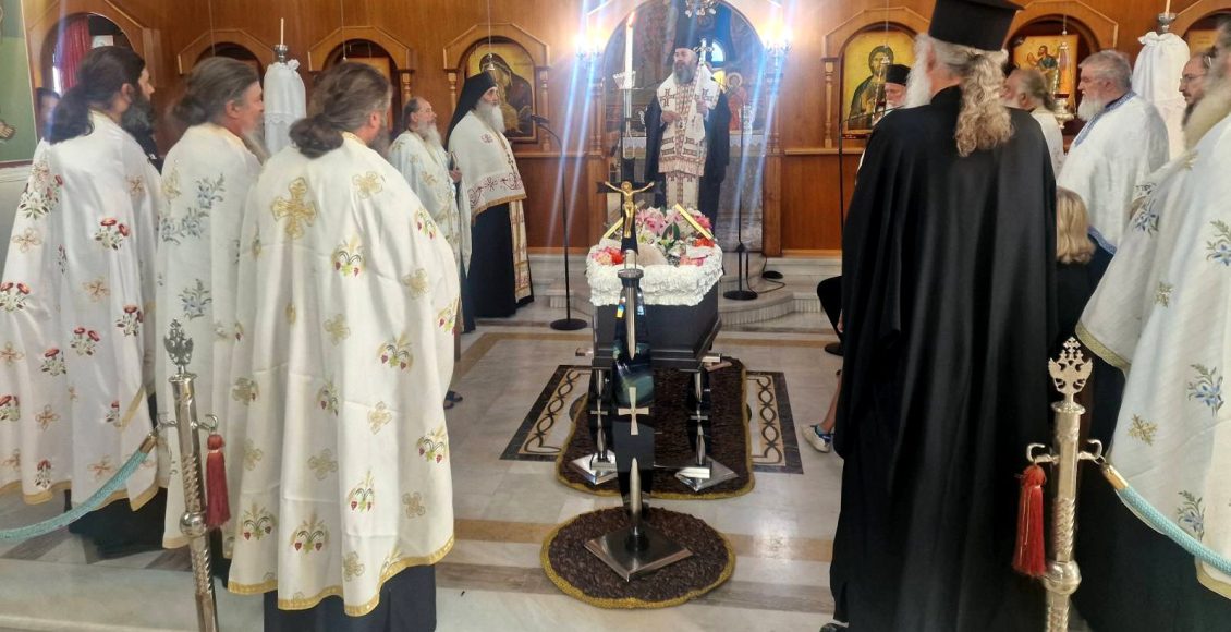 Ο-Μητροπολίτης-Φλωρίνης-Ειρηναίος-στην-Εξόδιο-Ακολουθία-της-μακαριστής-Σμαρώς-Λασκαρίδη