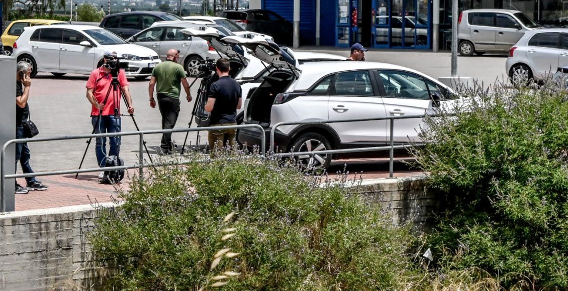 Σε-κρίσιμη-κατάσταση-ο-20χρονος-που-πυροβολήθηκε-από-αστυνομικούς-στο-Άργος-–-«Ήταν-με-το-μαγιό-και-είχε-μια-στρατιωτική-ταυτότητα-στον-λαιμό»