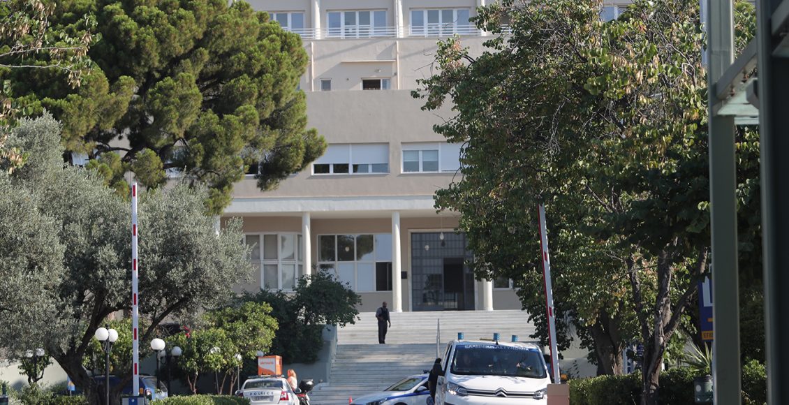 Βρήκαν-τον-ύποπτο-για-τη-φωτιά-στο-Σισμανόγλειο,-πιστεύεται-ότι-ξεκίνησε-από-τσιγάρο-–-Σκηνές-πανικού-στο-νοσοκομείο