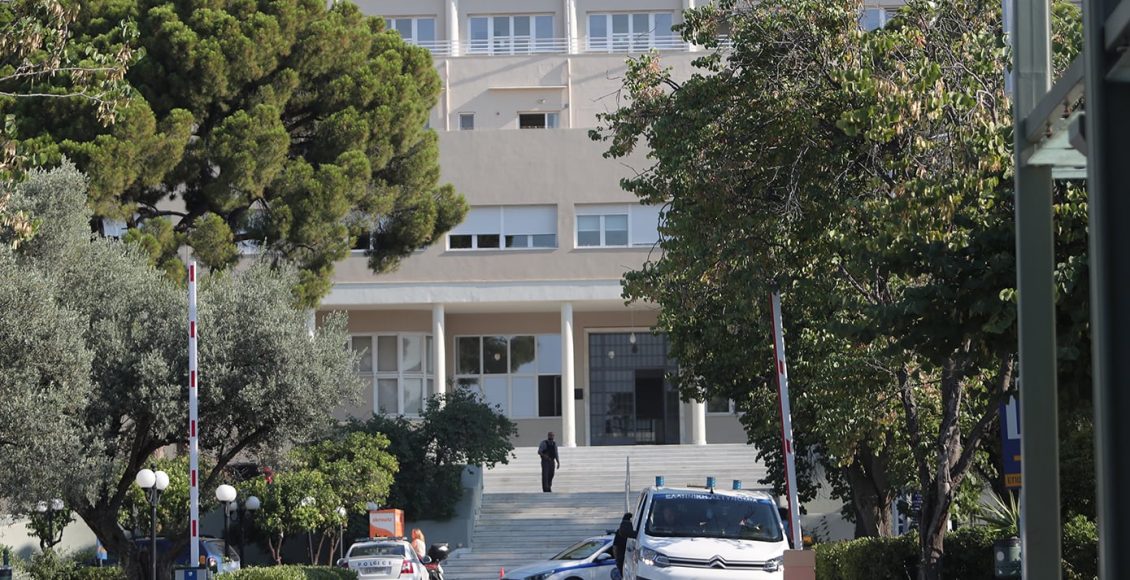 Προσήχθη-στην-Πυροσβεστική-και-εξετάζεται-74χρονος-ασθενής-για-την-πυρκαγιά-στο-Σισμανόγλειο-–-Φέρεται-να-έβαλε-τη-φωτιά-με-τσιγάρο