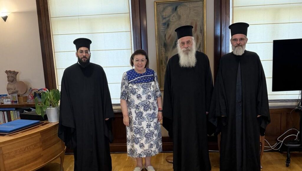 Επίσκεψη-του-Μητροπολίτου-Μαντινείας-στην-Υπουργό-Πολιτισμού