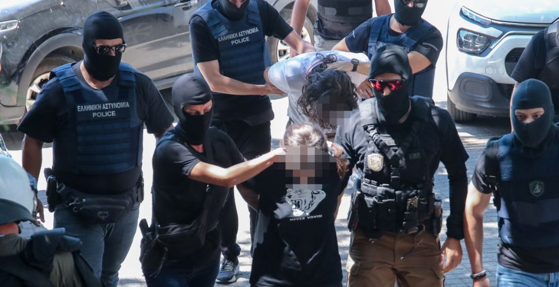 Στα-δικαστήρια-οι-κατηγορούμενοι-για-τη-δολοφονική-επίθεση-στο-σπίτι-της-Νέστορα-–-Αλληλέγγυοι-έξω-από-το-Δικαστικό-Μέγαρο-Θεσσαλονίκης