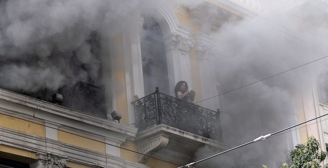 Σε-αεροδρόμιο-του-Λονδίνου,-όπου-εργαζόταν,-συνελήφθη-η-46χρονη-για-τον-εμπρησμό-της-marfin-–-Σχεδίαζε-να-επιστρέψει-στην-Ελλάδα