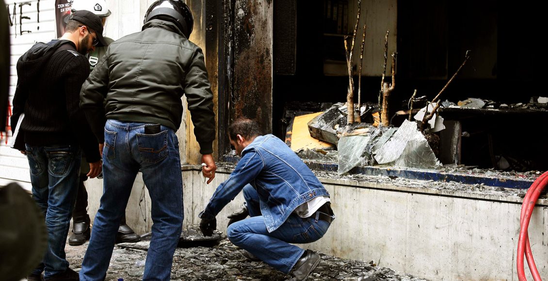 Στο-βρετανικό-δικαστήριο-η-46χρονη-για-τον-εμπρησμό-στη-marfin-–-«Δεν-υπάρχει-ταυτοποίηση-προσώπων,-αλλά-κινητών-αντικειμένων»