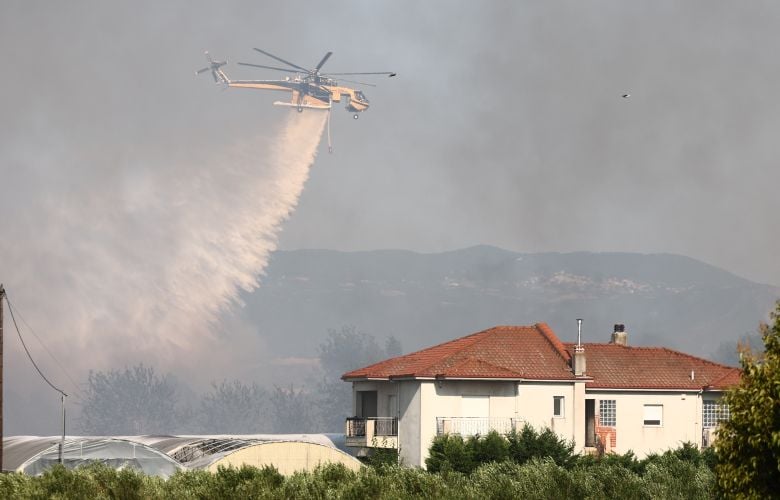 Οριοθετήθηκε-η-πυρκαγιά-στη-Σουρωτή-Θεσσαλονίκης