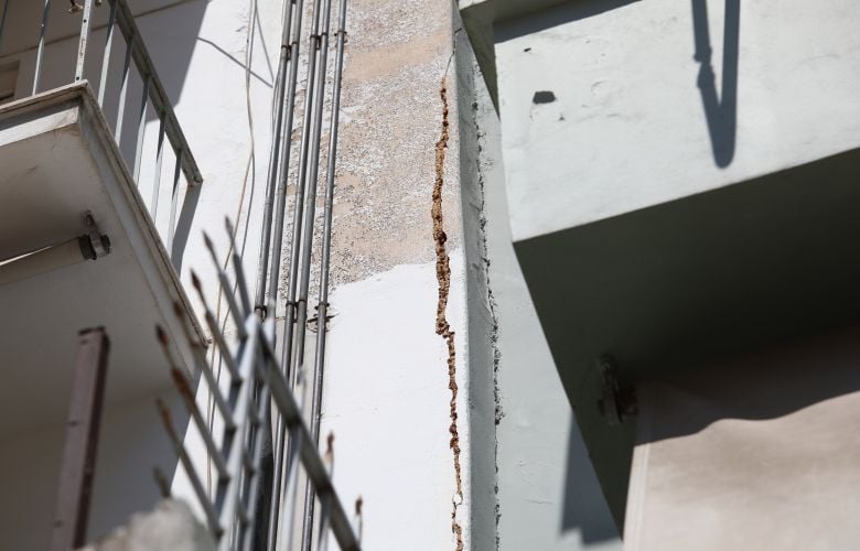 Ρωγμές-σε-περίπου-200-διαμερίσματα-στην-Κυψέλη-από-τις-εργασίες-για-το-Μετρό-–-Ανεξάρτητοι-εμπειρογνώμονες-θα-ελέγξουν-τα-κτίρια