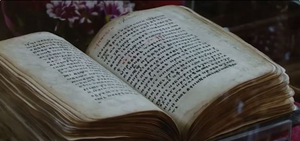 Βοσνία:-Αντικείμενο-διαμάχης-σερβικό-χειρόγραφο-Ευαγγέλιο-του-14ου-αιώνα
