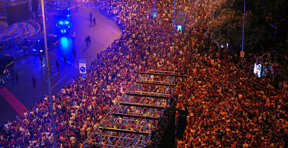 Τραγικός-θάνατος-13χρονου-από-κατάρρευση-συντριβανιού-κατά-τους-πανηγυρισμούς-για-την-κατάκτηση-του-Παγκοσμίου-Κυπέλλου-από-την-Ισπανία
