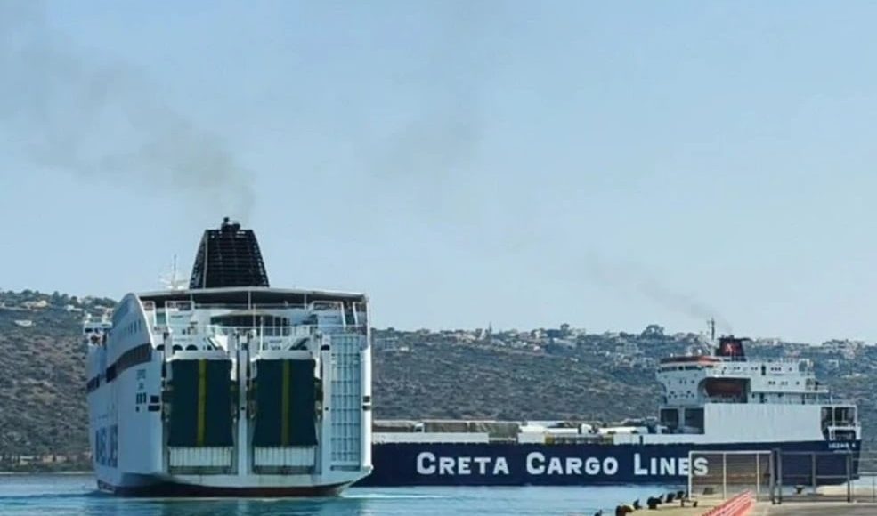 Σύγκρουση-του-επιβατηγού/οχηματαγωγού-πλοίου-ΕΛΥΡΟΣ-με-φορτηγό-πλοίο-στο-λιμάνι-της-Σούδας-–-Δείτε-βίντεο