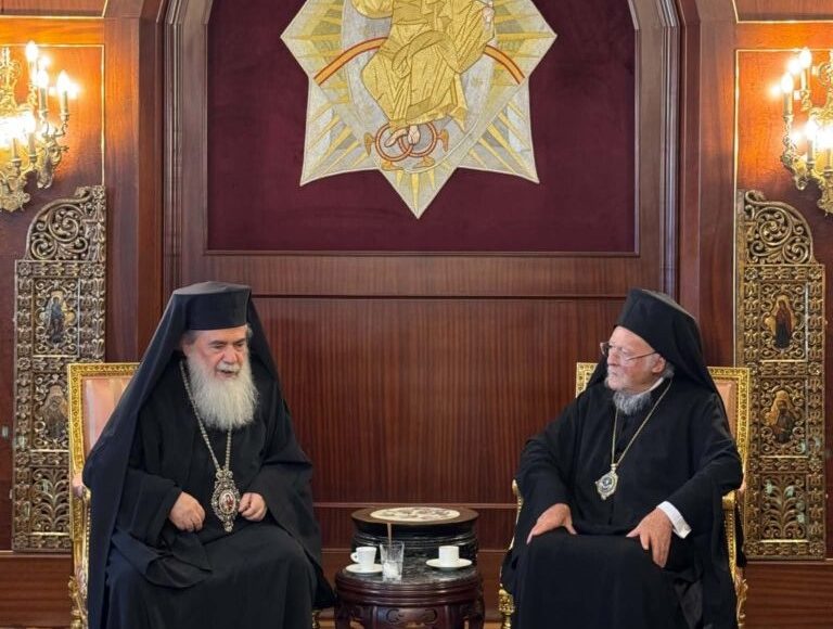 Ο-Πατριάρχης-Ιεροσολύμων-στο-Οικουμενικό-Πατριαρχείο-–-Η-συνάντηση-με-τον-Πατριάρχη-Βαρθολομαίο