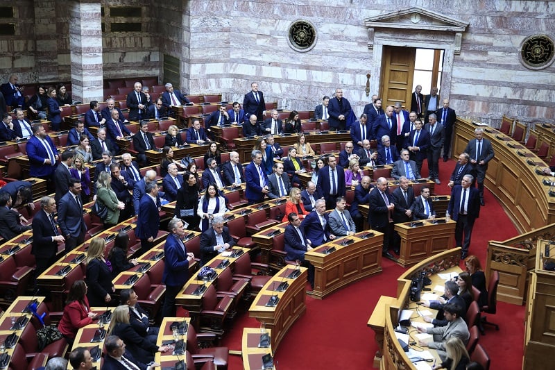 Ψηφίστηκαν-στην-Βουλή-ο-Προσωπικός-Βοηθός-ΑμεΑ,-η-κατάργηση-των-περικοπών-σε-συντάξεις-χηρείας-και-η-απαγόρευση-χρήσης-πατινιών-για-κάτω-των-17-ετών