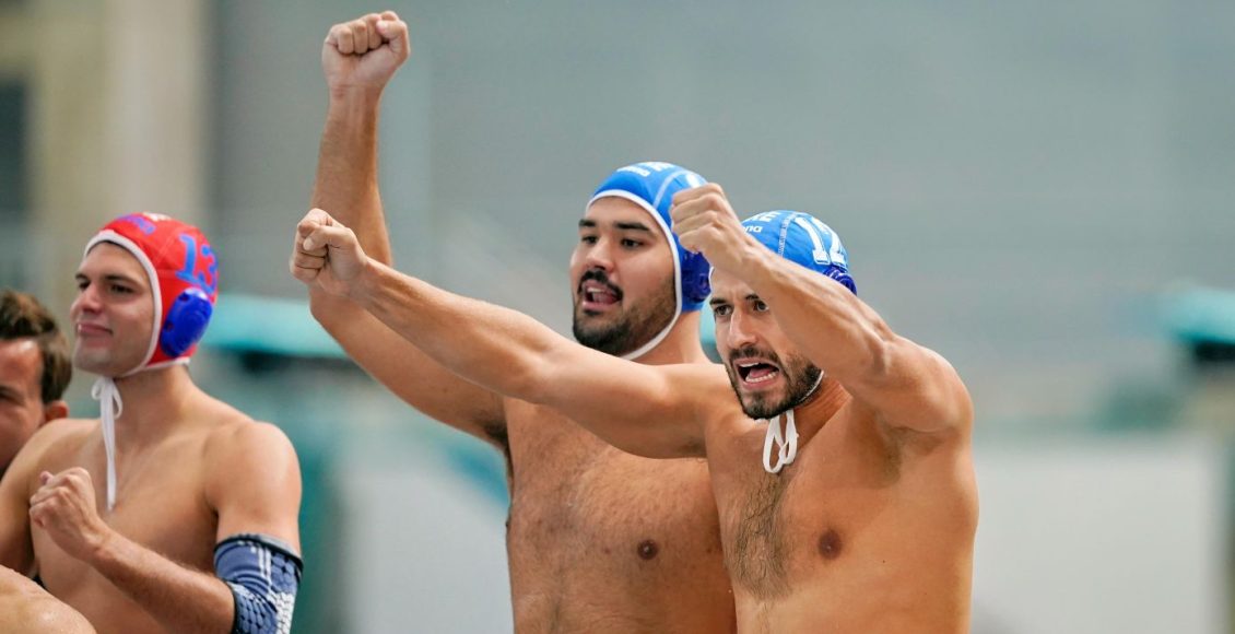 world-cup:-Ξέφρενοι-πανηγυρισμοί-από-τους-Έλληνες-σε-πισίνα-και-εξέδρα.-Δείτε-το-βίντεο