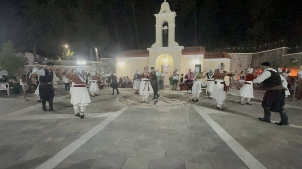 Ρόδος:-Οι-καλύβες-του-Αγίου-Σουλά-διατηρούν-άσβεστη-μια-παράδοση-εκατοντάδων-χρόνων