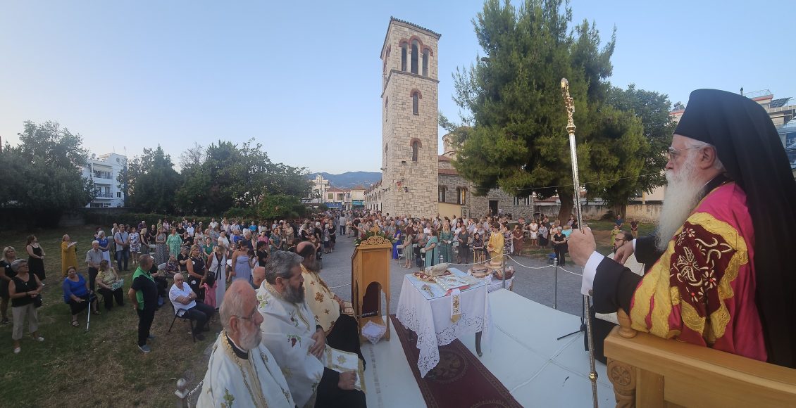 Λαμπρός-ο-εορτασμός-του-Αγίου-Παντελεήμονος-σε-Βόλο-και-Αγιά