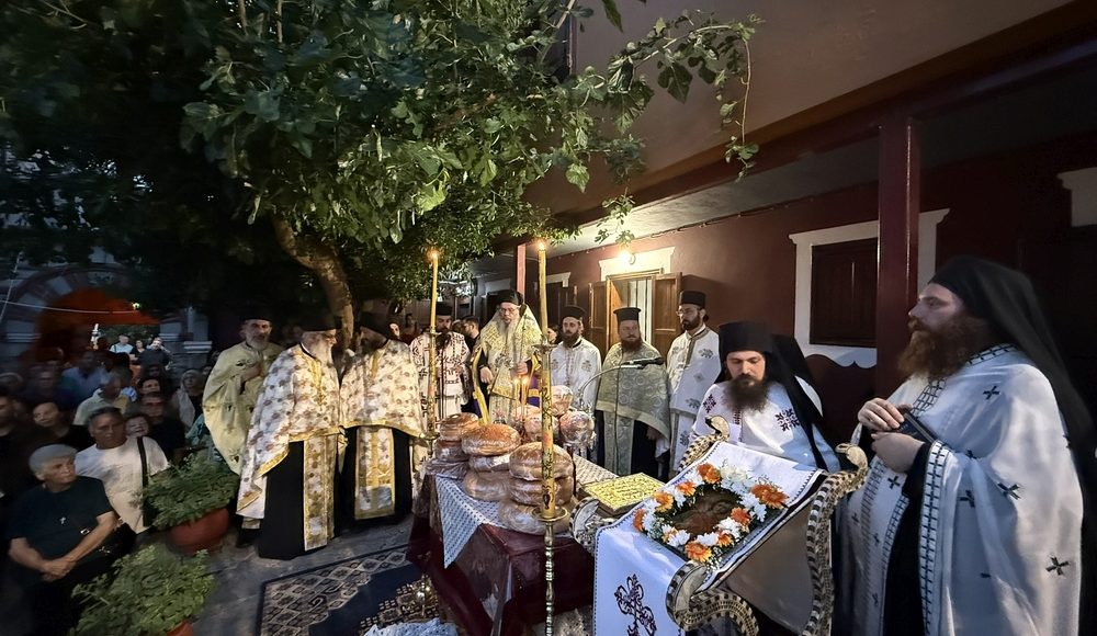 Στην-iερά-mονή-Αγίου-Παντελεήμονος-Αγιάς-ο-Μητροπολίτης-Λαρίσης