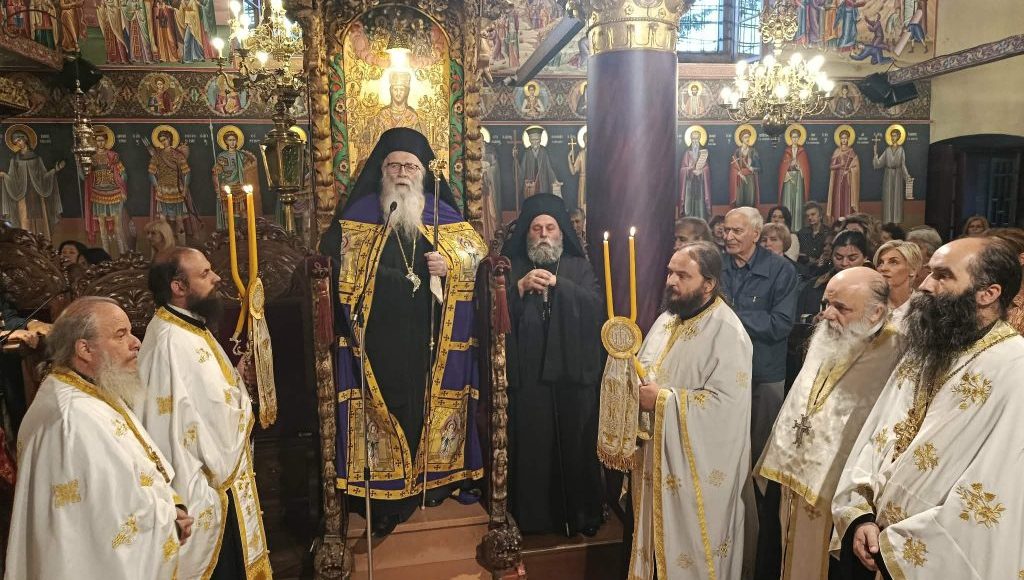 oι-Μητροπολίτες-Προικοννήσου-και-Ιωαννίνων-στον-πανηγυρίζοντα-Ιερό-Ναό-Αγίας-Παρασκευής-Μετσόβου
