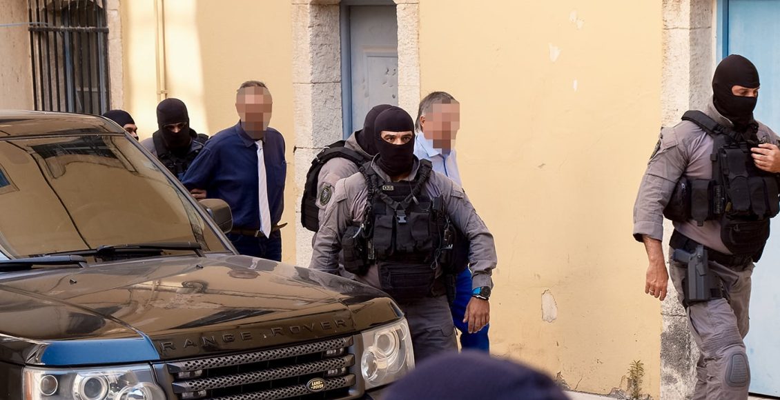 Ελεύθερος-με-περιοριστικούς-όρους-και-καταβολή-εγγύησης-ύψους-20.000-ευρώ-ο-ιατροδικαστής-Χανίων-–-Τι-δήλωσαν-οι-δικηγόροι-του