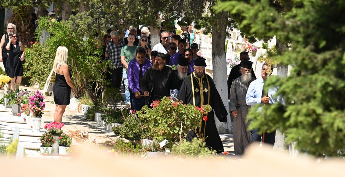 Το-τελευταίο-«αντίο»-λένε-συγγενείς-και-φίλοι-στην-42χρονη-διασώστρια-του-ΕΚΑΒ