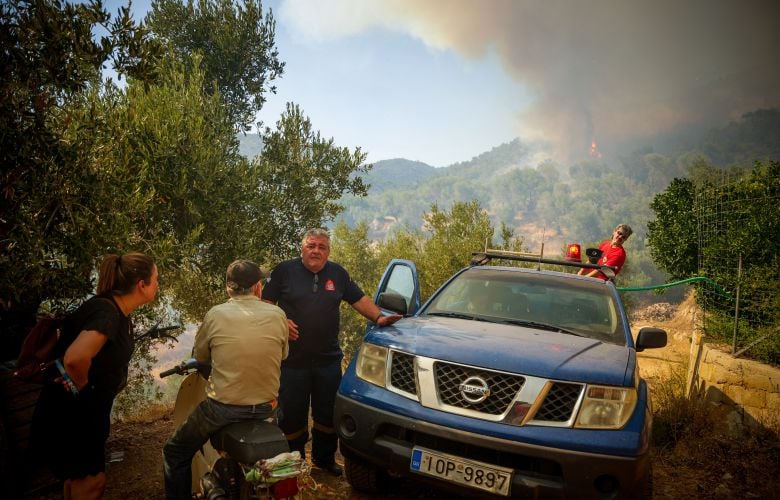 Τραυματίστηκε-πυροσβέστης-κατά-τη-διάρκεια-της-επιχείρησης-κατάσβεσης-της-φωτιάς-στο-Πλωμάρι