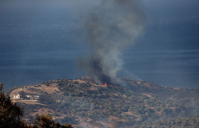 Μεγάλη-φωτιά-στο-Ρέθυμνο:-Το-Λιμενικό-απεγκλώβισε-51-άτομα-από-την-Πρέβελη