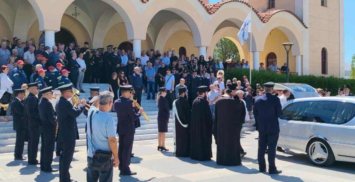Αγρίνιο:-Με-τιμές-ήρωα-το-«τελευταίο-αντίο»-στον-27χρονο-πυροσβέστη-που-έχασε-τη-ζωή-στη-φωτιά-στο-Γύθειο