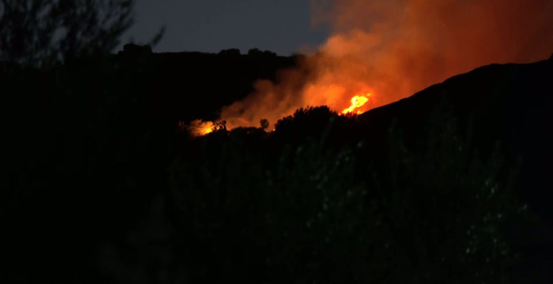 Αίγιο:-mηνύματα112-για-εκκένωση-των-περιοχών-Νέος-Ερινεός-και-Αρραβωνίτσα-–-Σε-εξέλιξη-η-πυρκαγιά-στις-Νερατζιές