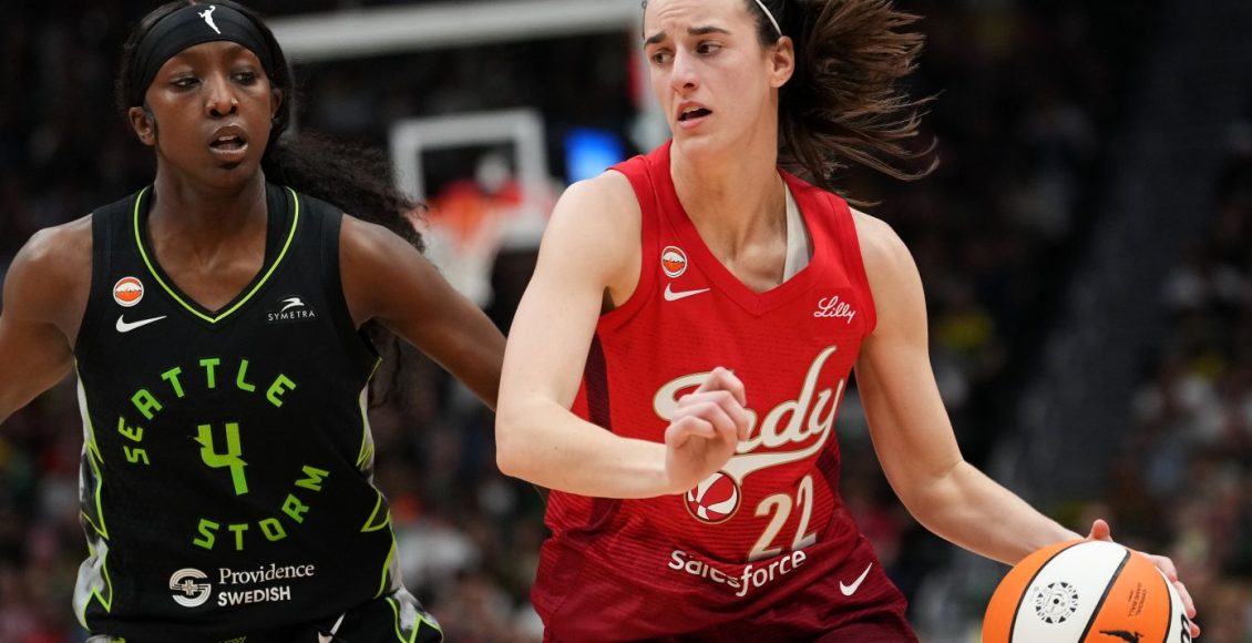 wnba:-Σπάει-τα-ρεκόρ-η-Κέιτλιν-Κλαρκ-και-γράφει-ιστορία-με-νέο-triple-double