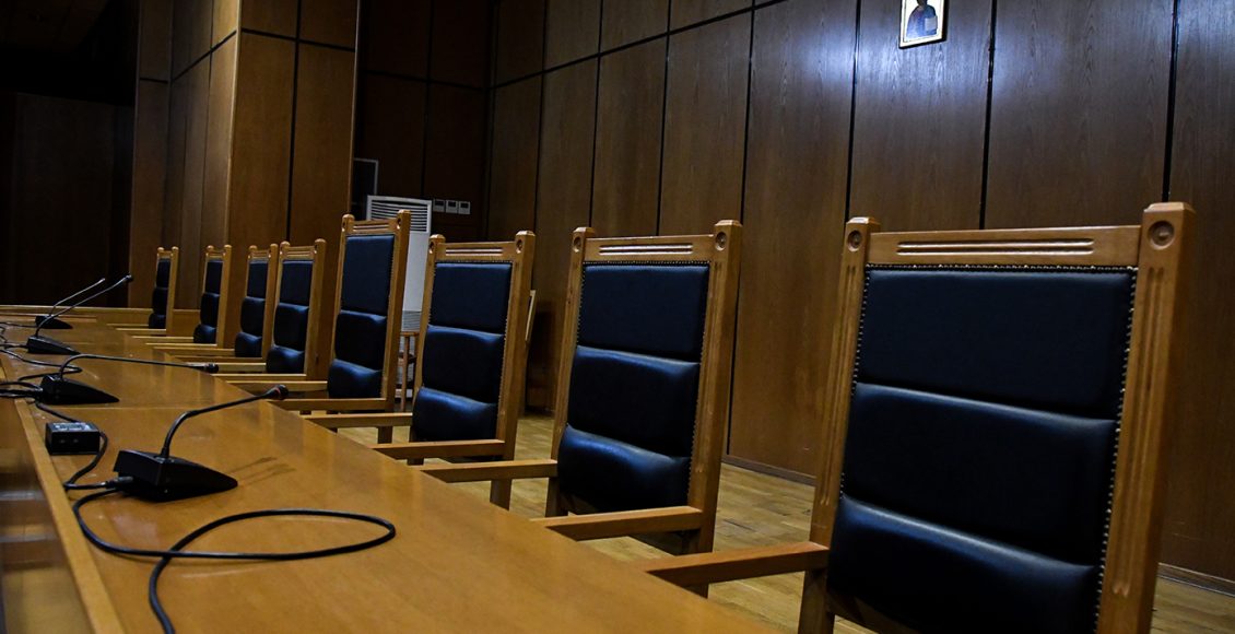Σύλληψη-51χρονου-που-φωτογράφιζε-σε-δικαστική-αίθουσα-τον-κατηγορούμενο-συγγενή-του