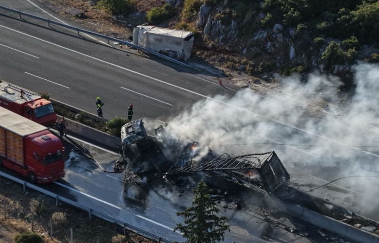 Εικόνες-σοκ-από-το-δυστύχημα-στην-Αθηνών-Λαμίας-–-aποκαταστάθηκε-μερικώς-η-κυκλοφορία