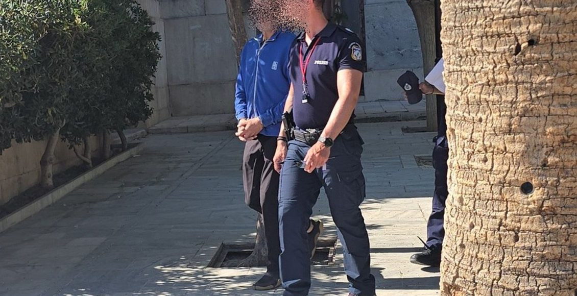 Αυτός-είναι-ο-57χρονος-που-συνελήφθη-στη-Μύκονο-–-Στα-δικαστήρια-της-Σύρου-για-εκβιασμό