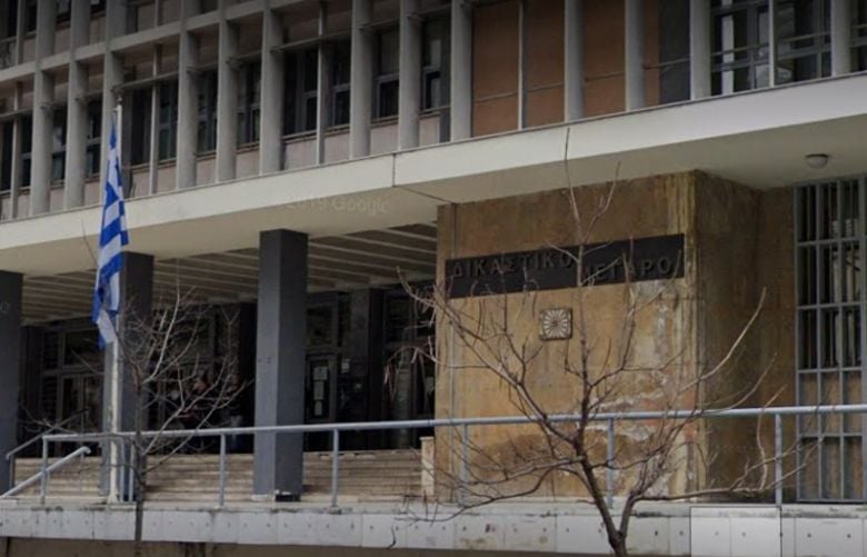 Σύλληψη-51χρονου-που-φωτογράφιζε-σε-δικαστική-αίθουσα-τον-κατηγορούμενο-συγγενή-του