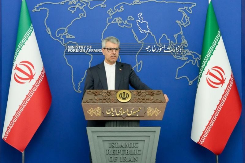 Το-Ιράν-διαψεύδει-τον-Τραμπ:-Δεν-διεξάγονται-συνομιλίες-με-τις-Ηνωμένες-Πολιτείες-–-«Μόνο-με-το-Ομάν-μιλάμε»