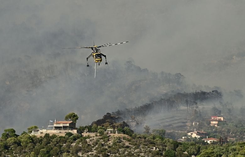 Φωτιά-στην-Δυτική-Αττική:-Εφιαλτική-η-κατάσταση,-καίγονται-σπίτια-–-Μήνυμα-για-απομάκρυνση-από-Λούμπα,-Μορφέικα-και-Άνω-Αλεποχώρι