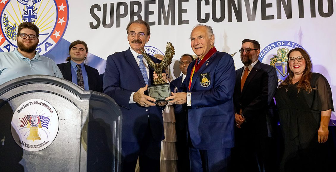 Η-ahepa-τίμησε-τον-Διοικητή-του-Τάγματος-των-Αρχόντων-του-Οικουμενικού-Πατριαρχείου-Αντώνιο-Λυμπεράκη