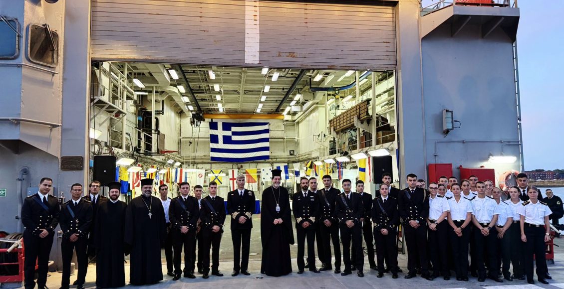 o-Επίσκοπος-Κλαυδιουπόλεως-σε-δεξίωση-επί-του-ΠΓΥ-«Προμηθεύς»-στο-Σαουθάμπτον