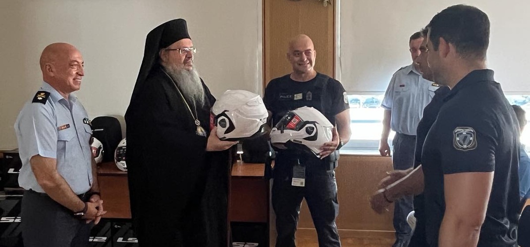 Δωρεά-της-Ιεράς-Μητροπόλεως-Λαρίσης-στην-ομάδα-«ΔΙΑΣ»-της-ΕΛΑΣ.
