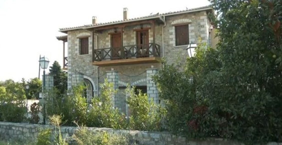 Στον-ανακριτή-ο-55χρονος-που-κατηγορείται-ότι-έκρυβε-επί-χρόνια-τη-σορό-του-πατέρα-του-σε-καταψύκτη-–-Τα-πρώτα-του-λόγια-στους-αστυνομικούς