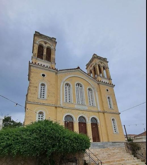 Αρχιερατικό-Μνημόσυνο-στη-μνήμη-του-Μεγάλου-Ευεργέτου-των-Κυθήρων-Νικολάου-Τριφύλλη