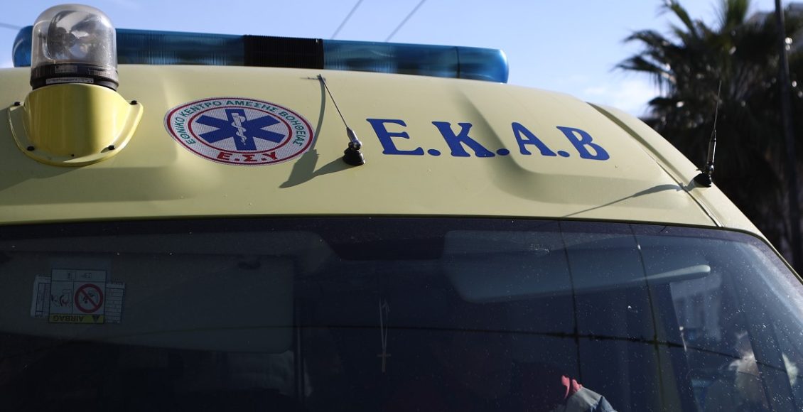 Πάτρα:-Παιδάκι-2,5-ετών-έπεσε-από-μπαλκόνι-πρώτου-ορόφου-–-Πώς-σώθηκε-από-δέντρο-που-«φρέναρε»-την-πτώση-του