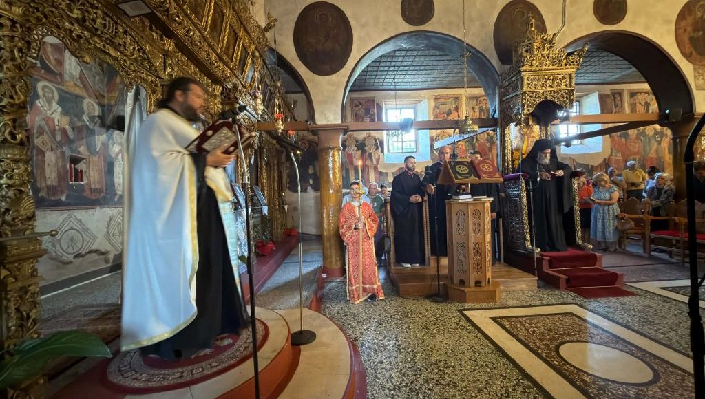Ο-Μητροπολίτης-Ιωαννίνων-στον-Ιερό-Ναό-Αγίου-Ιωάννου-του-Προδρόμου-Μπονίλα-Ανατολής