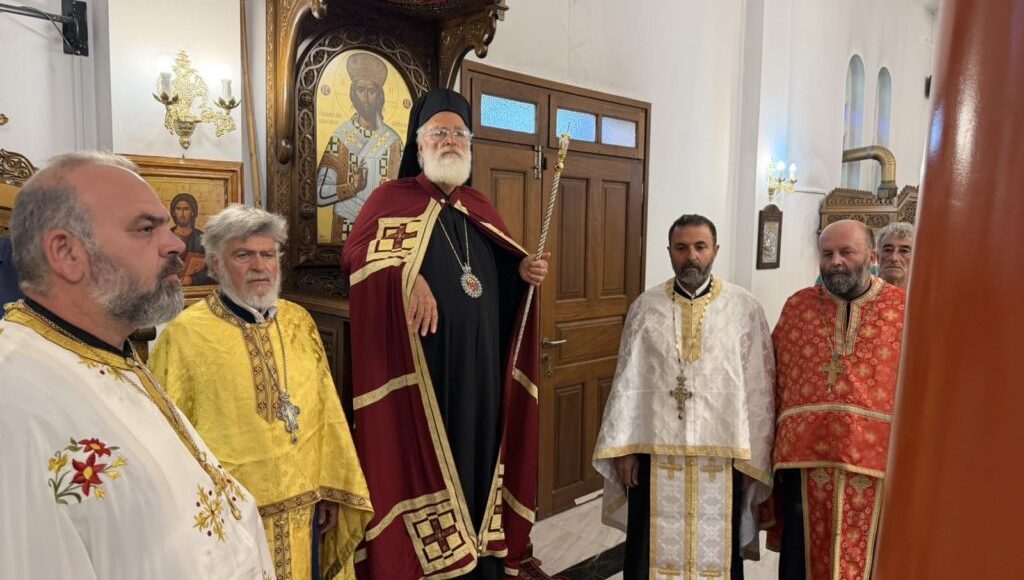Ο-Μητροπολίτης-Αρκαλοχωρίου-στον-πανηγυρίζοντα-Ιερό-Ναό-Αγίου-Μύρωνος-στο-Καστρί-Βιάννου