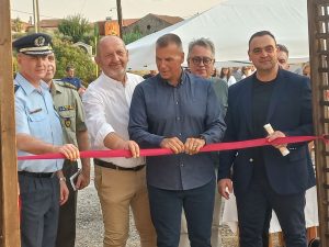 Θεόδωρος-Βερούτης:-«Ένα-μουσείο-που-μας-δίνει-την-δυνατότητα-να-αντικρίσουμε-την-ιστορία-μας».-Ο-Αντιπεριφερειάρχης-Λακωνίας-Θεόδωρος-Βερούτης-στα-εγκαίνια-του-Υπαίθριου-Αγροτικού-Μουσείου-Σκούρας-και-το-4ο-Αντάμωμα-Σκουροβαρβιτσιωτών