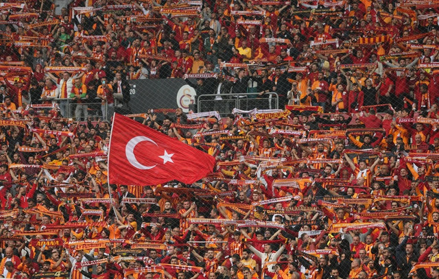 Έρευνα-σοκ-στο-σπίτι-του-αρχηγού-των-ultras-της-Γαλατά:-Μετρητά,-χρυσός-και-όπλο