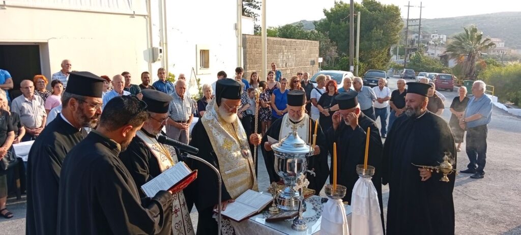 Θυρανοίξια-Παρεκκλησίου-που-είχε-υποστεί-ζημιές-από-τον-σεισμό-του-2021-τέλεσε-ο-Αρκαλοχωρίου-Ανδρέας